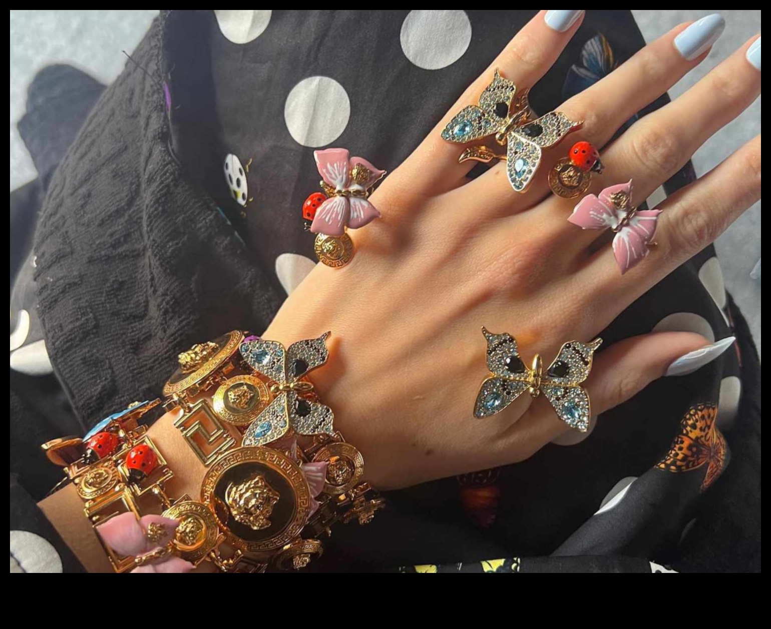 Piese excepționale pentru orice dispoziție O extravaganță de bijuterii de modă 3 Piese remarcabile pentru fiecare stare de spirit: Extravaganza de bijuterii de modă