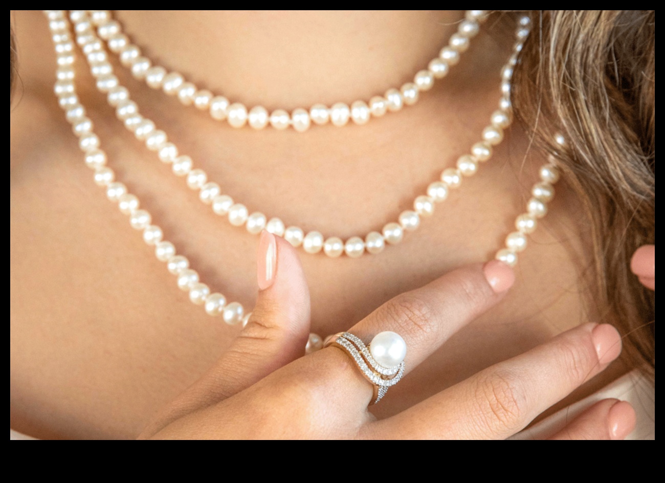 Chic Couture: Bijuterii de modă de bază pentru femeia modernă