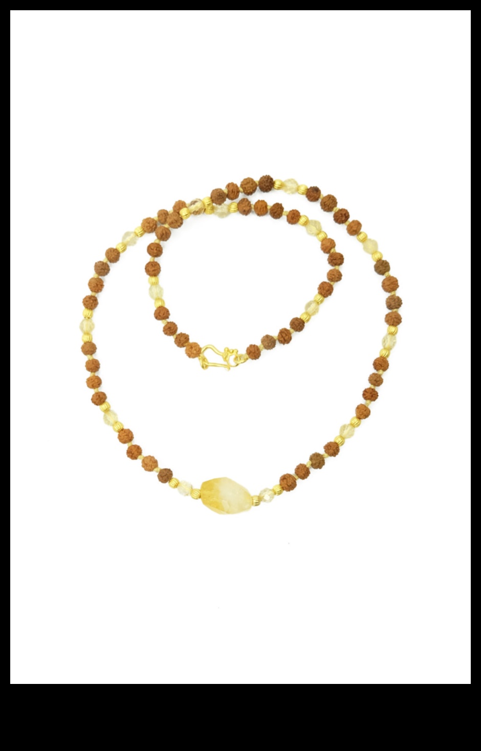 Golden Grace: Iluminează-ți Aura cu Chokers Orned-Aur