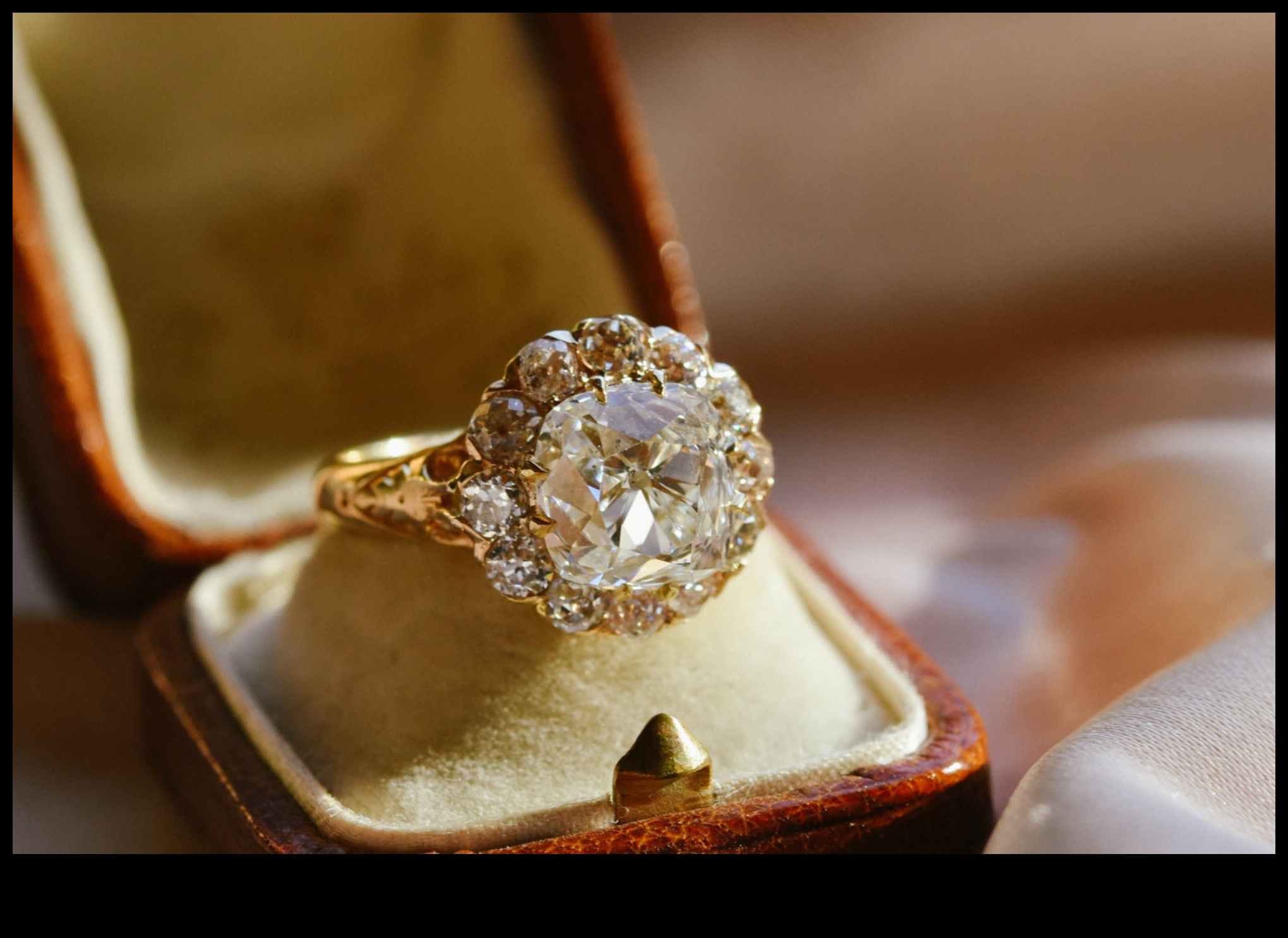 Ecourile atemporale ale bijuteriilor antice Classic Whispers de-a lungul secolelor 1 Șoapte clasice: ecoul atemporal al bijuteriilor antice